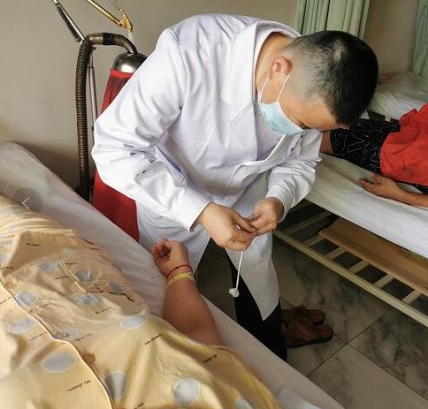十二年失眠一朝愈 王金顶主任助患者摆脱失眠困扰